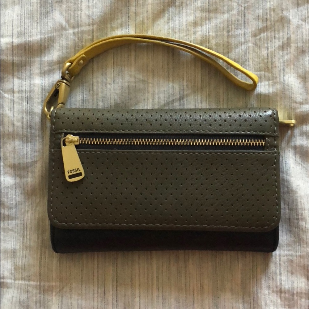 Fossil wallet wristlet